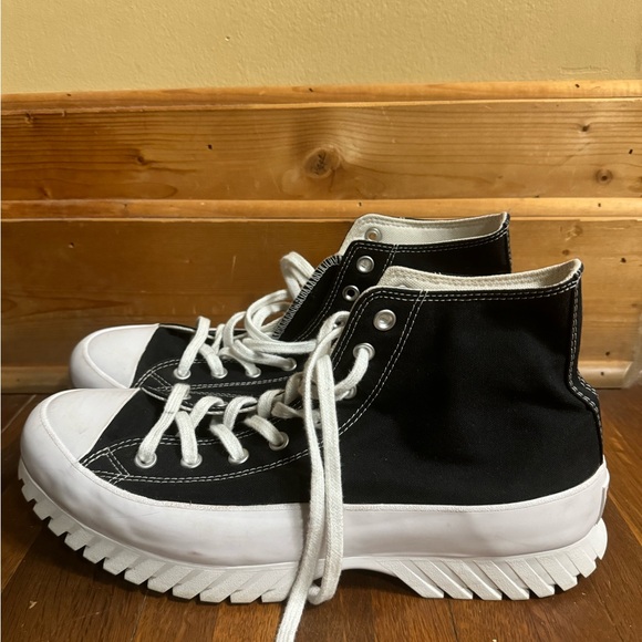 SOLD NO LONGER AVAILABLE: 
Men’s converse - Picture 1 of 4